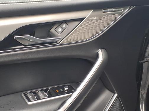 2025 Jaguar F-PACE P250 R-Dynamic S