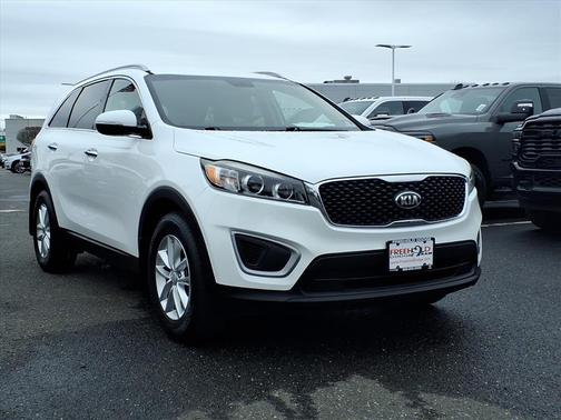 Snow White Pearl 2017 Kia Sorento LX