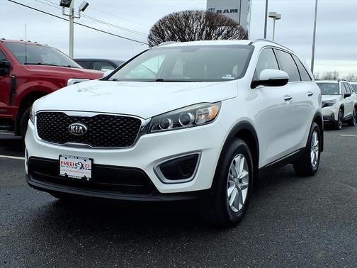 Snow White Pearl 2017 Kia Sorento LX