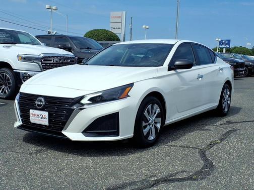 Glacier White 2025 Nissan Altima S