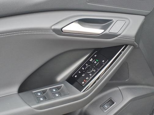 2025 Audi Q6 e-tron Premium