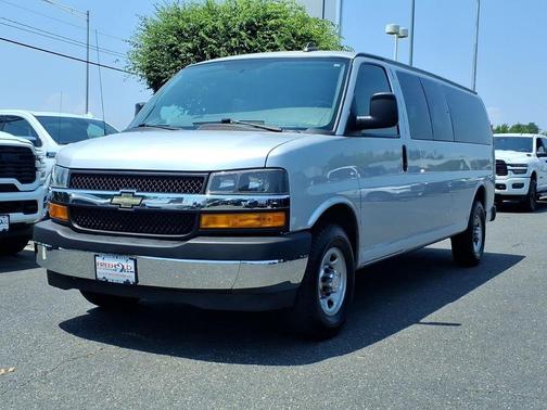 Silver Ice Metallic 2018 Chevrolet Express 3500 LT