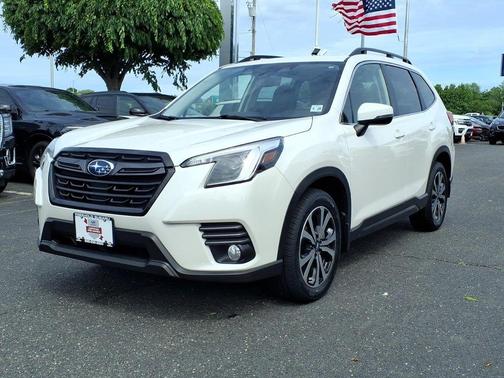 Crystal White Pearl 2023 Subaru Forester Limited