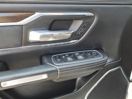 Bright White Clearcoat 2022 RAM 1500 Laramie