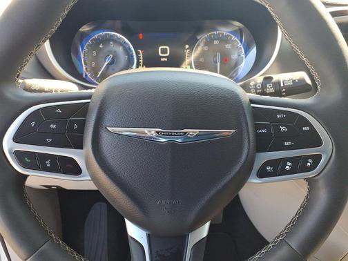 2024 Chrysler Pacifica Touring-L