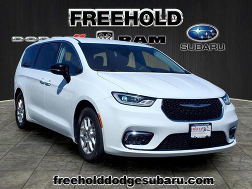 2024 Chrysler Pacifica Touring-L