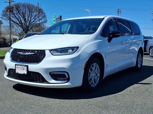 2024 Chrysler Pacifica Touring-L