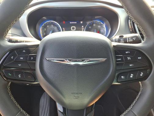 Diamond Black 2025 Chrysler Pacifica Limited