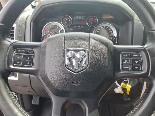 Bright White Clearcoat 2017 RAM 1500 Big Horn