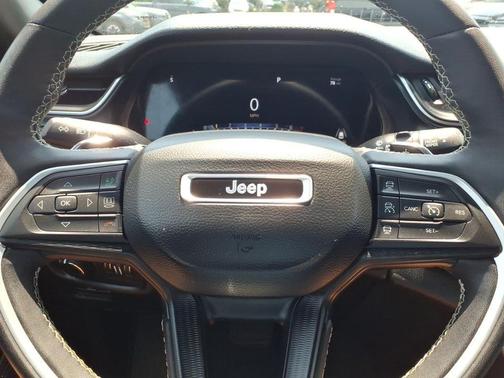 Diamond Black 2023 Jeep Grand Cherokee Altitude