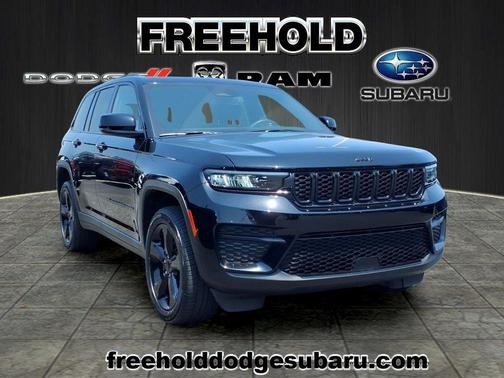 Diamond Black 2023 Jeep Grand Cherokee Altitude