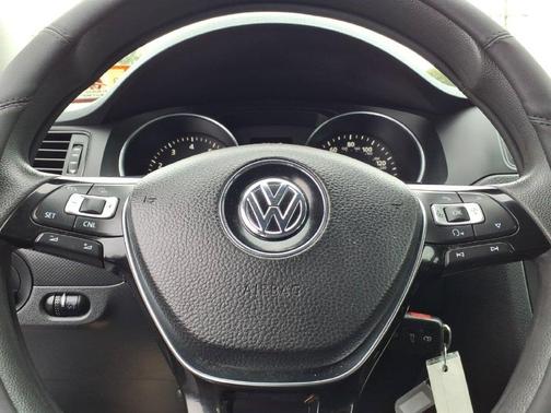 Platinum Gray Metallic 2016 Volkswagen Jetta 1.4T S w/Technology