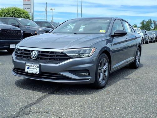 Platinum Gray Metallic 2021 Volkswagen Jetta 1.4T R-Line