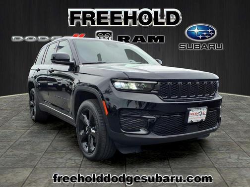 Diamond Black 2023 Jeep Grand Cherokee Altitude