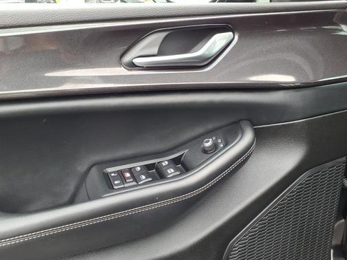 Diamond Black 2023 Jeep Grand Cherokee Altitude
