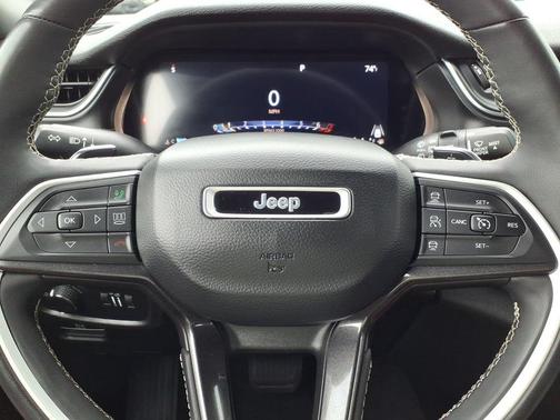 Diamond Black 2023 Jeep Grand Cherokee Altitude