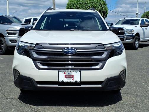 Crystal White Pearl 2025 Subaru Forester Premium