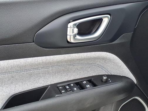 Bright White Clearcoat 2022 Jeep Compass Latitude