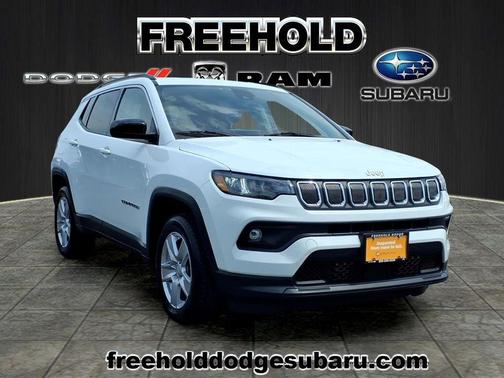 Bright White Clearcoat 2022 Jeep Compass Latitude