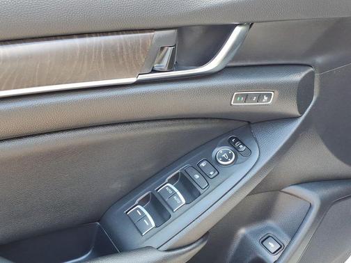 Platinum White Pearl 2019 Honda Accord Touring 2.0T