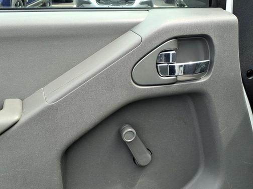 Glacier White 2019 Nissan Frontier S