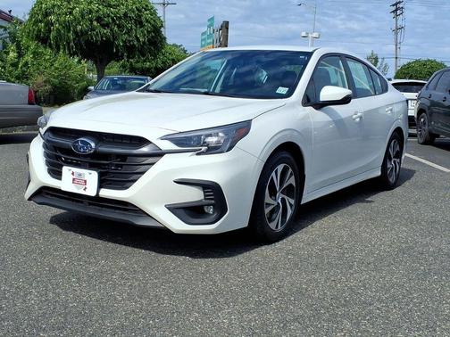 Crystal White Pearl 2023 Subaru Legacy Premium