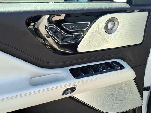 Pristine White 2024 Lincoln Aviator Black Label AWD