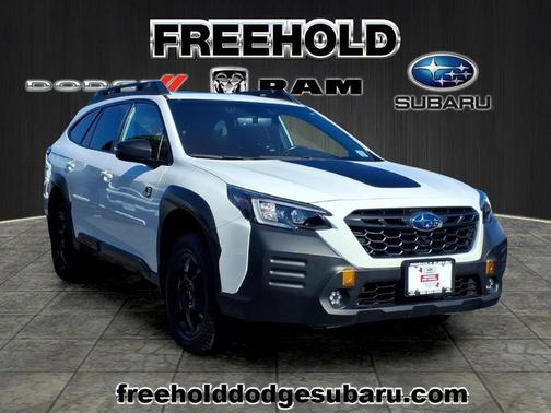 Crystal White Pearl 2022 Subaru Outback Wilderness