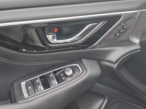 Crystal White Pearl 2023 Subaru Outback Limited