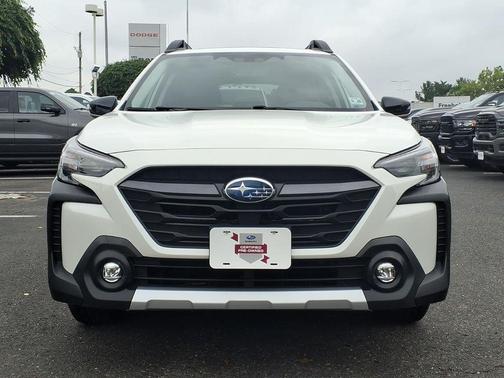 Crystal White Pearl 2023 Subaru Outback Limited