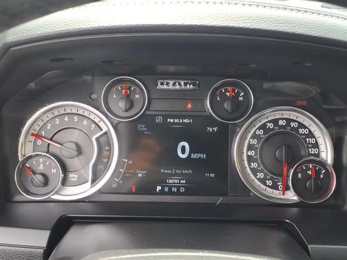 Brilliant Black Crystal Pearlcoat 2016 RAM 1500 Sport