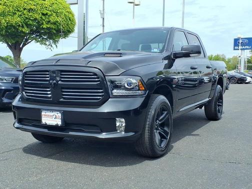 Brilliant Black Crystal Pearlcoat 2016 RAM 1500 Sport