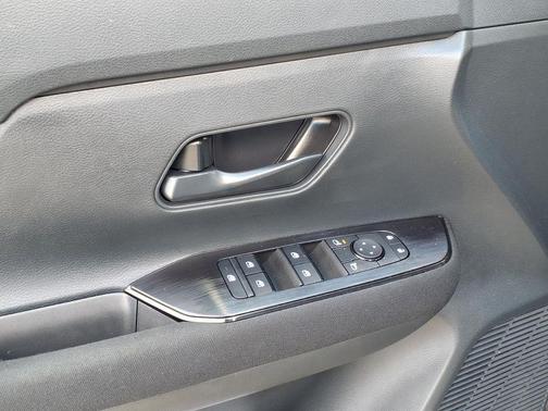 Gun Metallic 2025 Nissan Kicks S