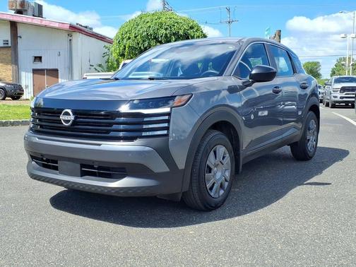 Gun Metallic 2025 Nissan Kicks S