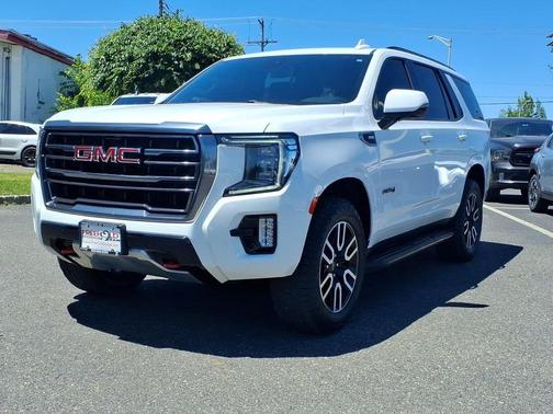 Summit White 2023 GMC Yukon AT4