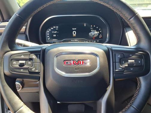 Summit White 2023 GMC Yukon AT4