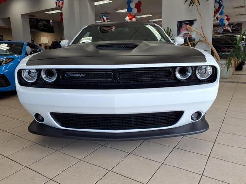 White Knuckle Clearcoat 2022 Dodge Challenger R/T Scat Pack
