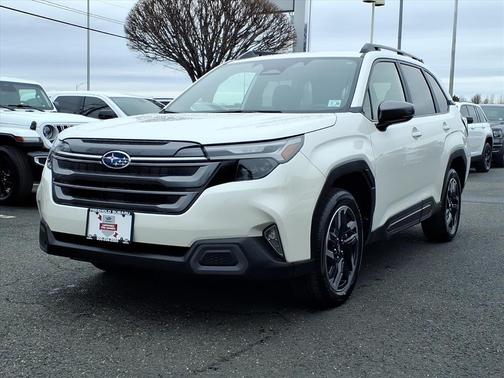 Crystal White Pearl 2025 Subaru Forester Limited