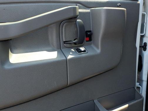 Summit White 2022 GMC Savana 3500 Work Van