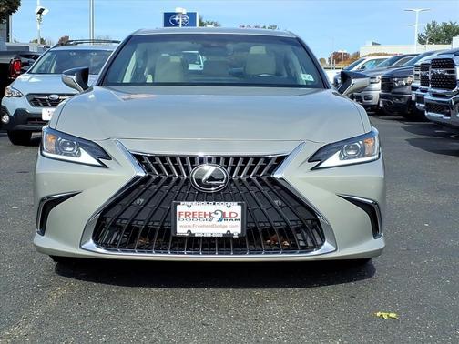 2022 Lexus ES 350 Base