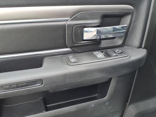 Bright White Clearcoat 2022 RAM 1500 Classic Tradesman