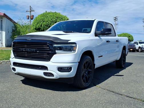Bright White Clearcoat 2023 RAM 1500 Laramie