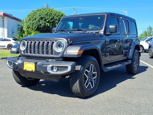 Granite Crystal Clearcoat Metallic 2025 Jeep Wrangler Sahara