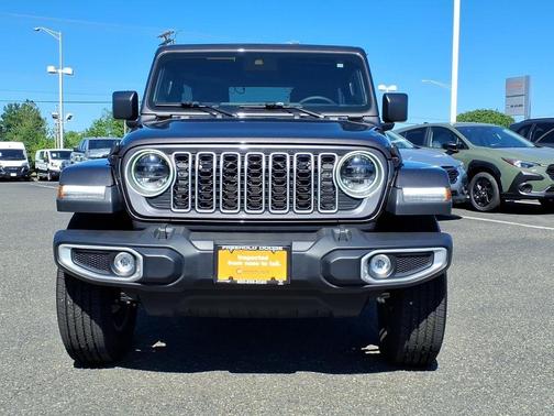 Granite Crystal Clearcoat Metallic 2025 Jeep Wrangler Sahara