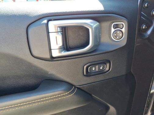 Granite Crystal Clearcoat Metallic 2025 Jeep Wrangler Sahara