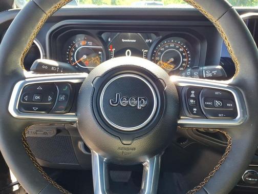Granite Crystal Clearcoat Metallic 2025 Jeep Wrangler Sahara