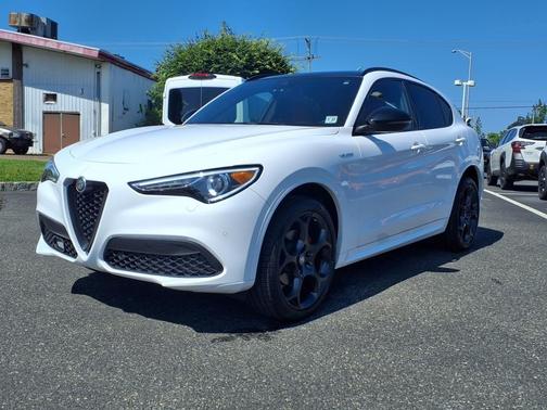 2022 Alfa Romeo Stelvio Veloce