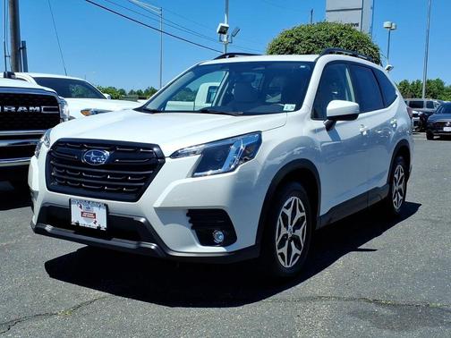 Crystal White Pearl 2024 Subaru Forester Premium