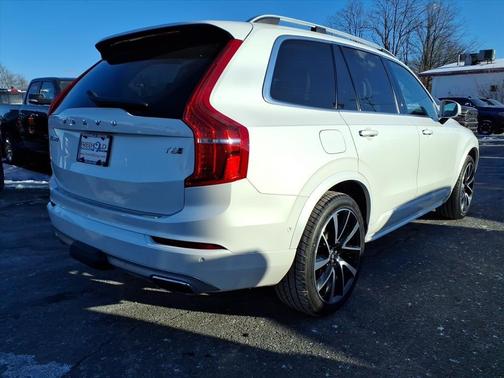 2018 Volvo XC90 T6 Momentum