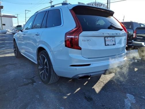 2018 Volvo XC90 T6 Momentum